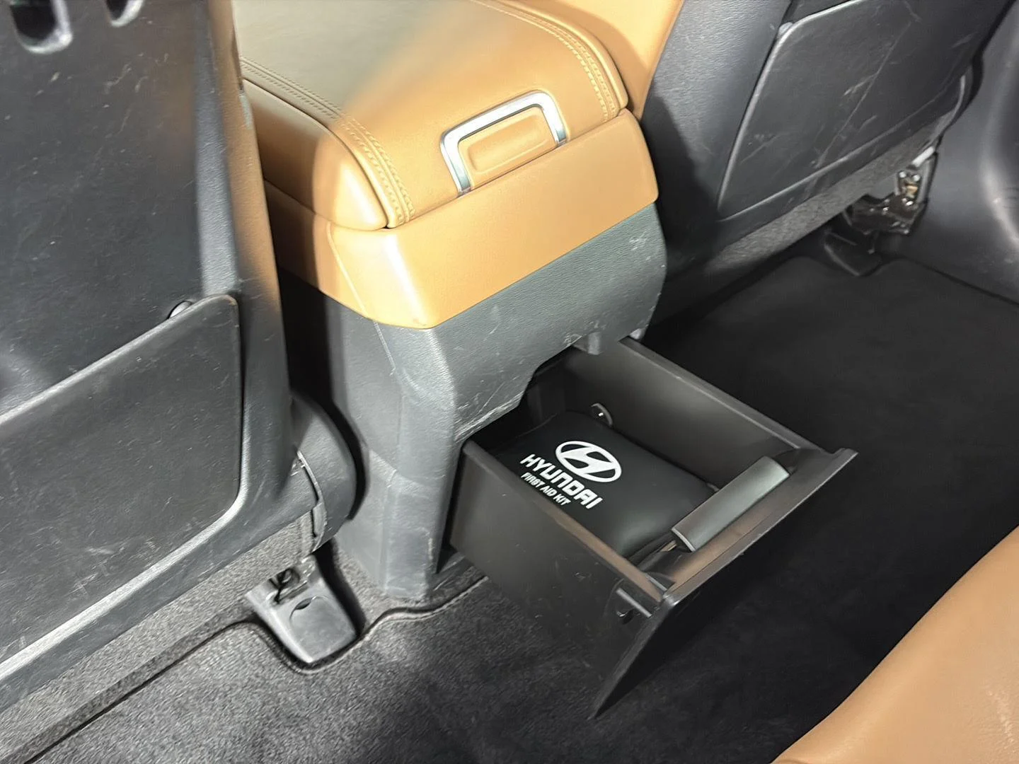 Used 2025 Phantom Black Hyundai Limited image 31