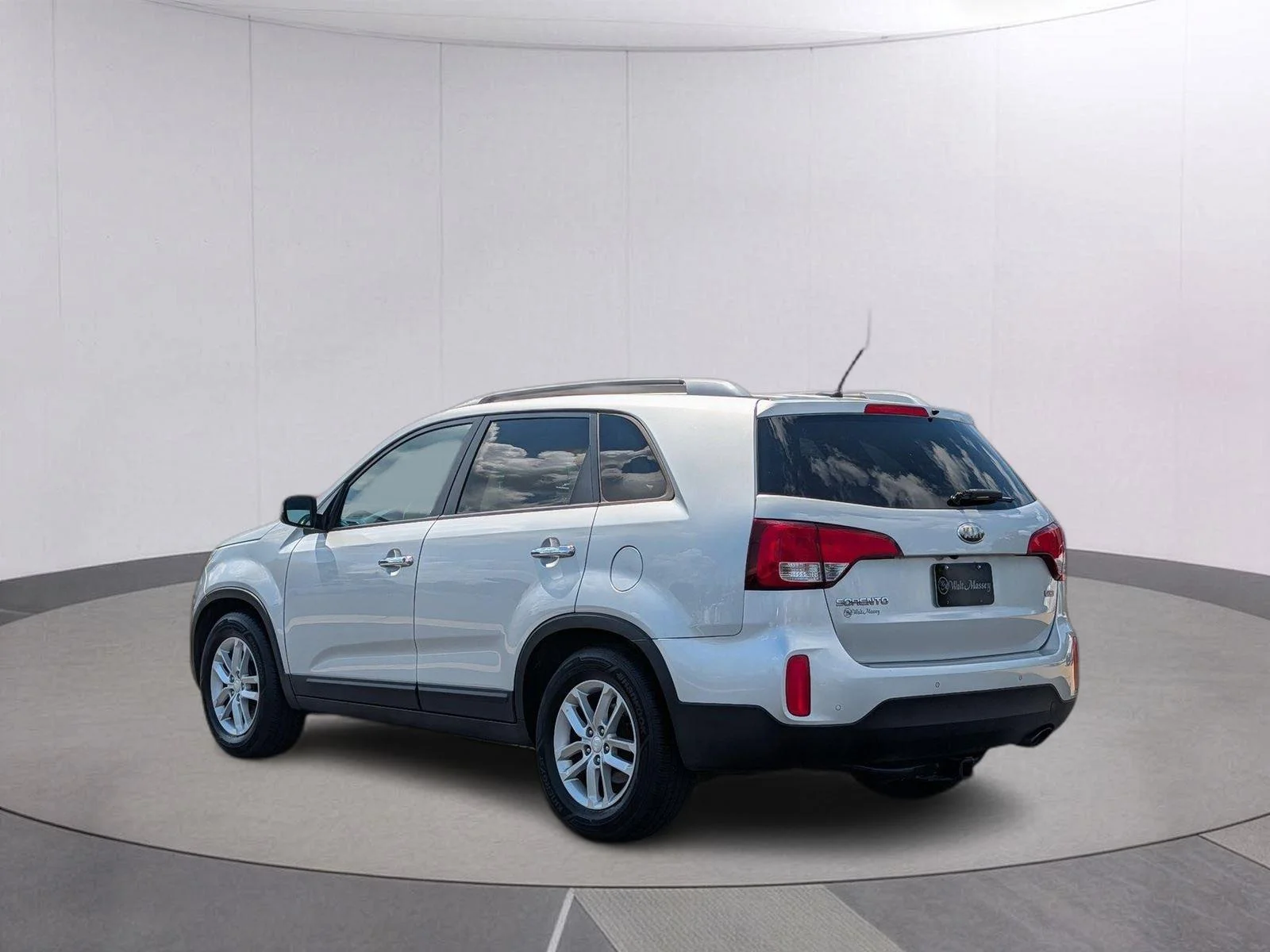 Used 2014 Bright Silver Kia LX image 3