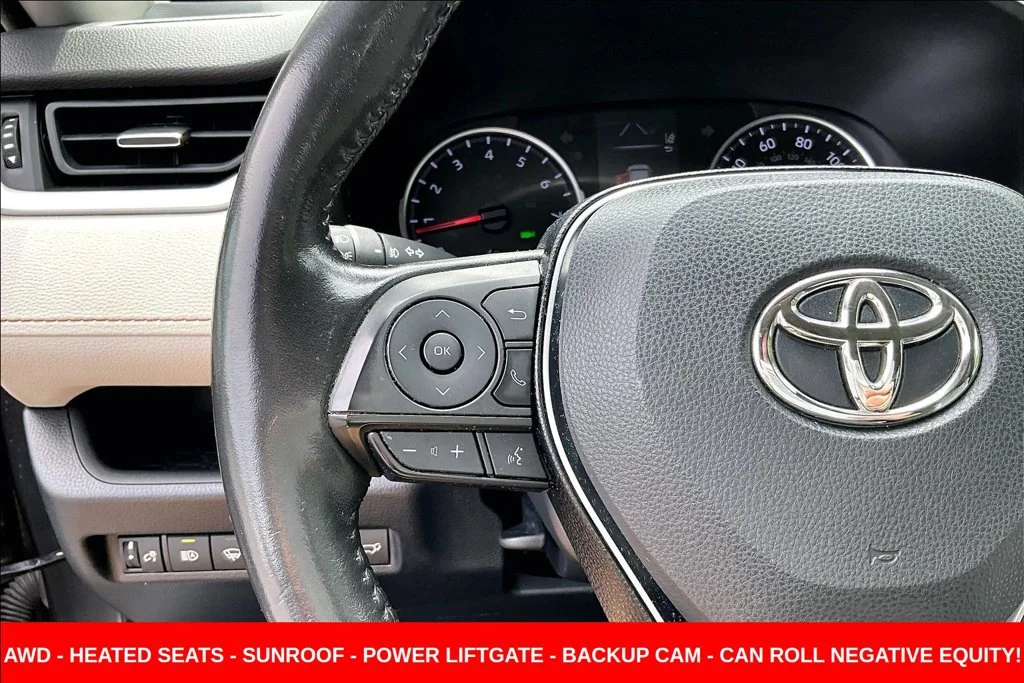 Used 2020 Gray Toyota XLE Premium image 11