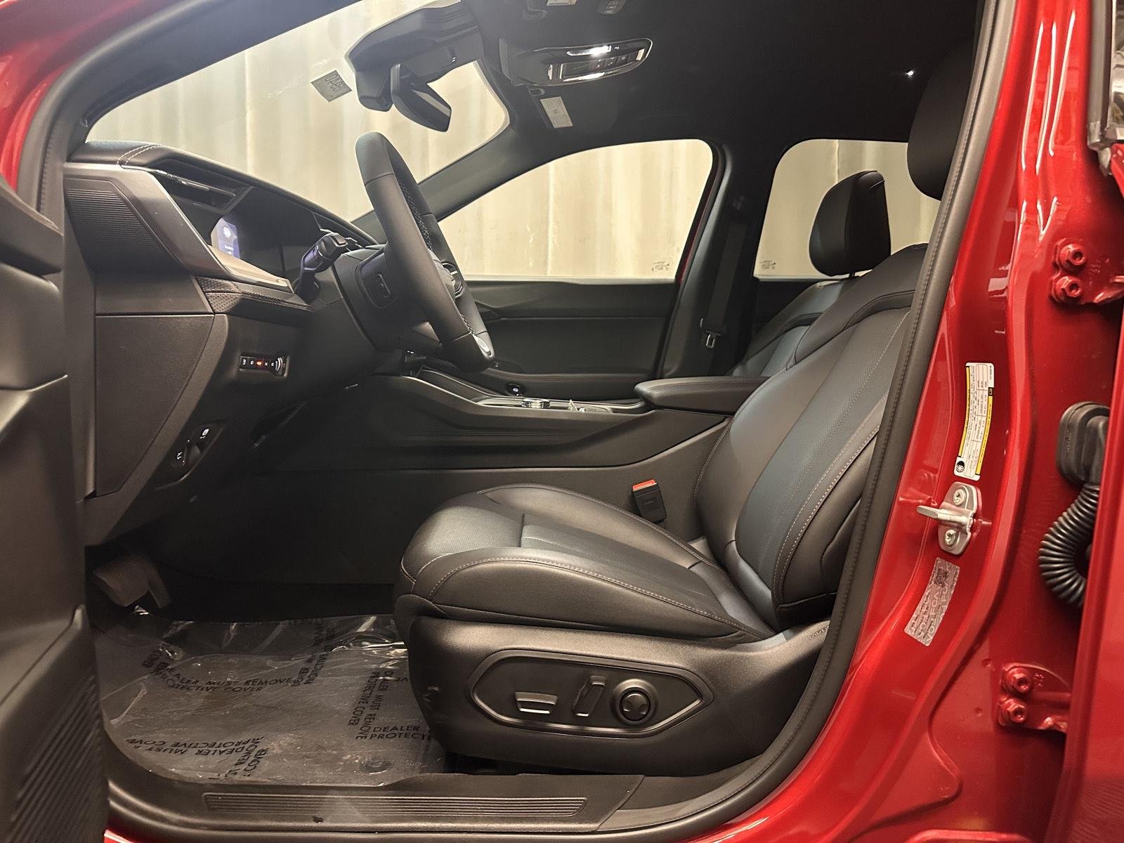 New 2026 Red Hot Pearl-Coat Exterior Paint Jeep Limited image 10