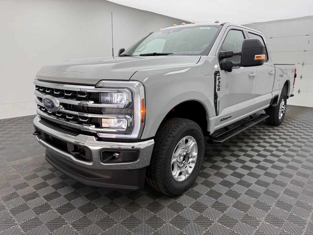 New 2026 White Ford XLT image 2