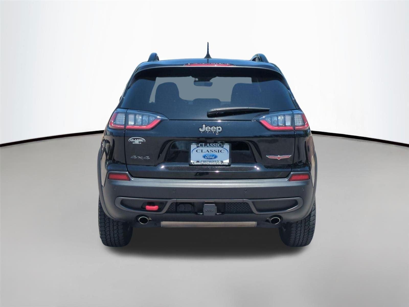 Used 2022 Diamond Black Crystal Pearlcoat Jeep Trailhawk image 4