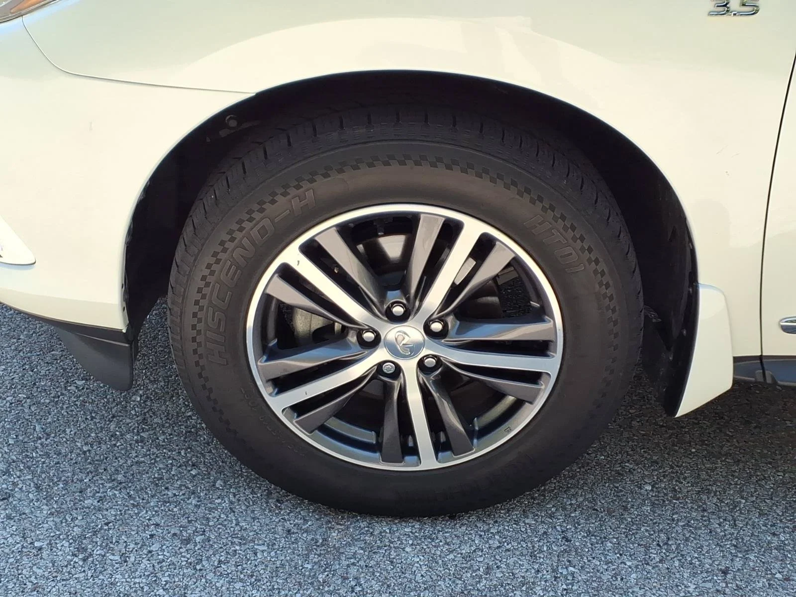 Used 2019 Majestic White INFINITI LUXE image 34