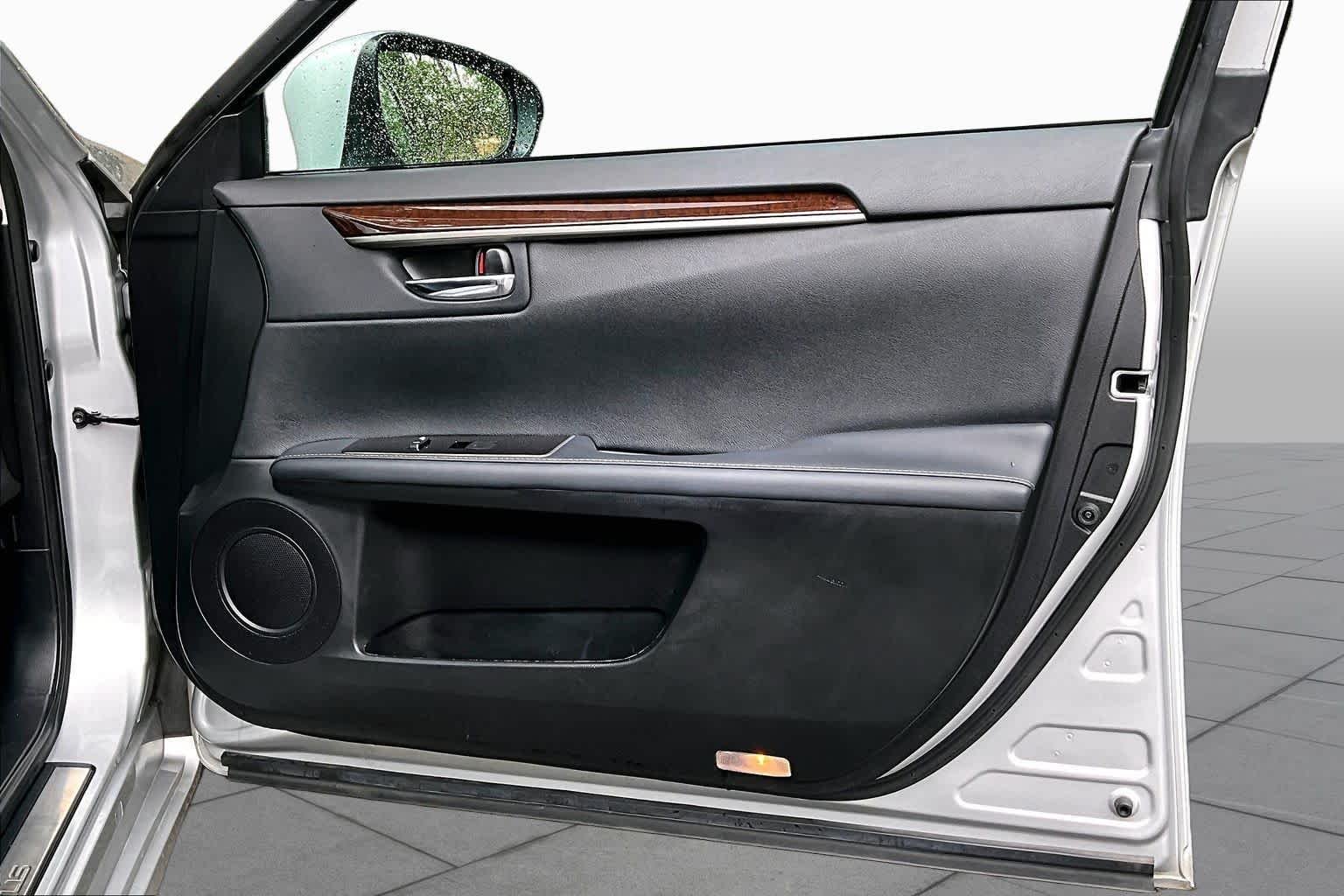 Used 2016 Silver Lining Metallic Lexus  image 22