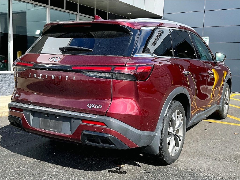 Used 2023 Red INFINITI LUXE image 4