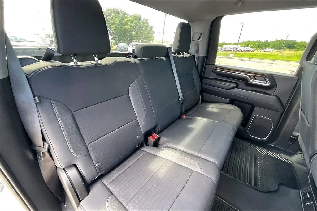 Used 2024 Summit White GMC SLE image 22