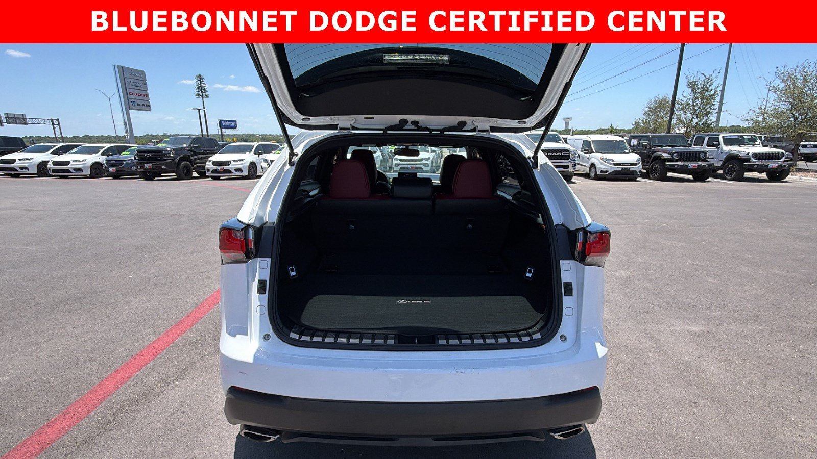 Used 2017 White Lexus  image 28
