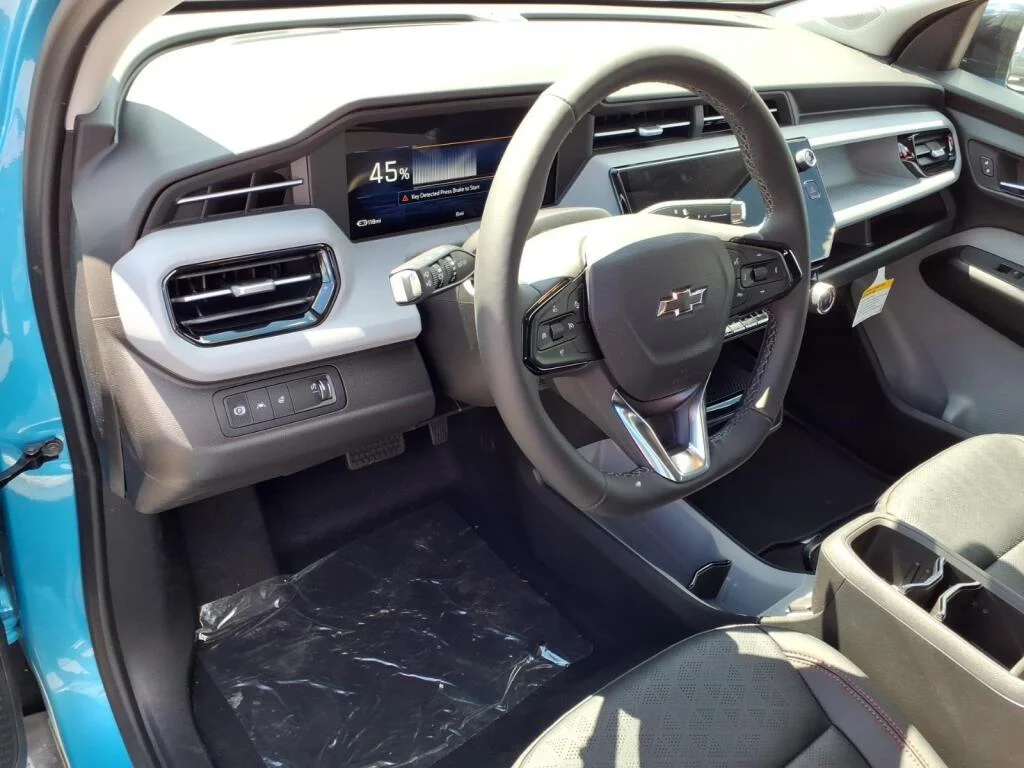 2027 Chevrolet Bolt RS - Photo 8