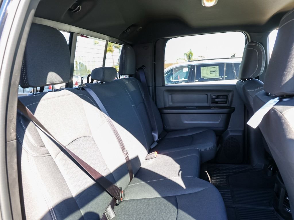 New 2026 Diamond Black Crystal Pearl-Coat Exterior Paint RAM Tradesman image 16