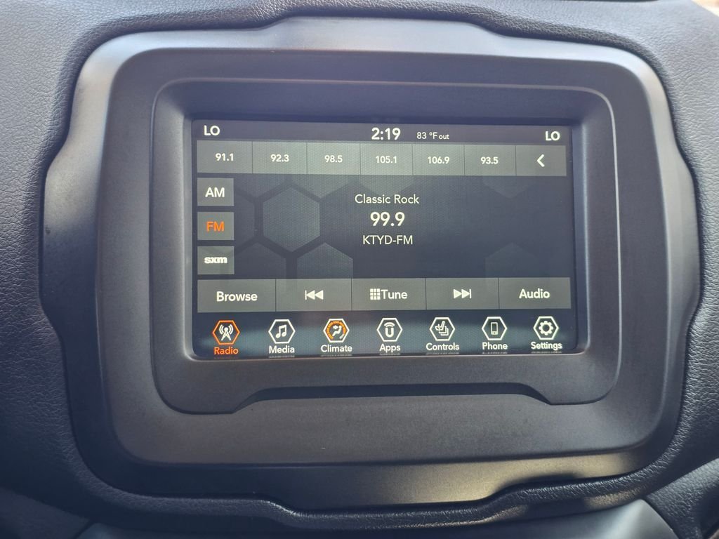 Used 2020 White Jeep Latitude image 29