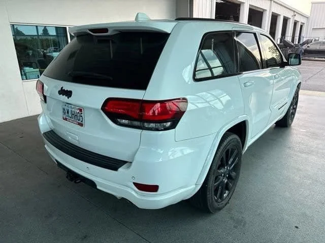 Used 2020 Bright White Clearcoat Jeep ALTITUDE image 9