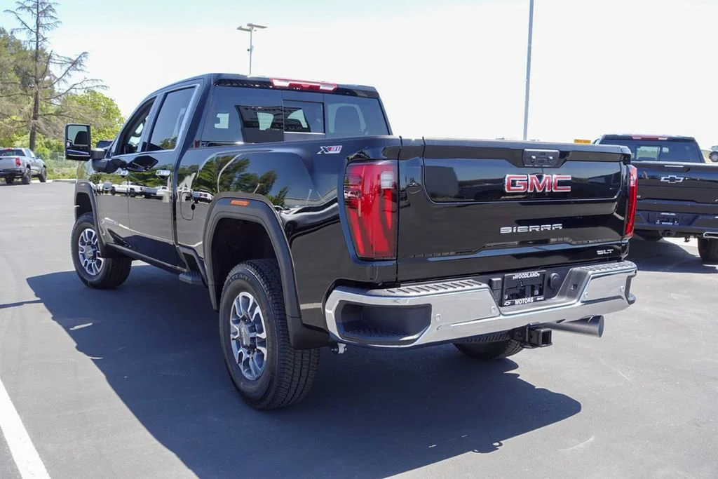 2025 GMC Sierra 2500HD SLT - Photo 11
