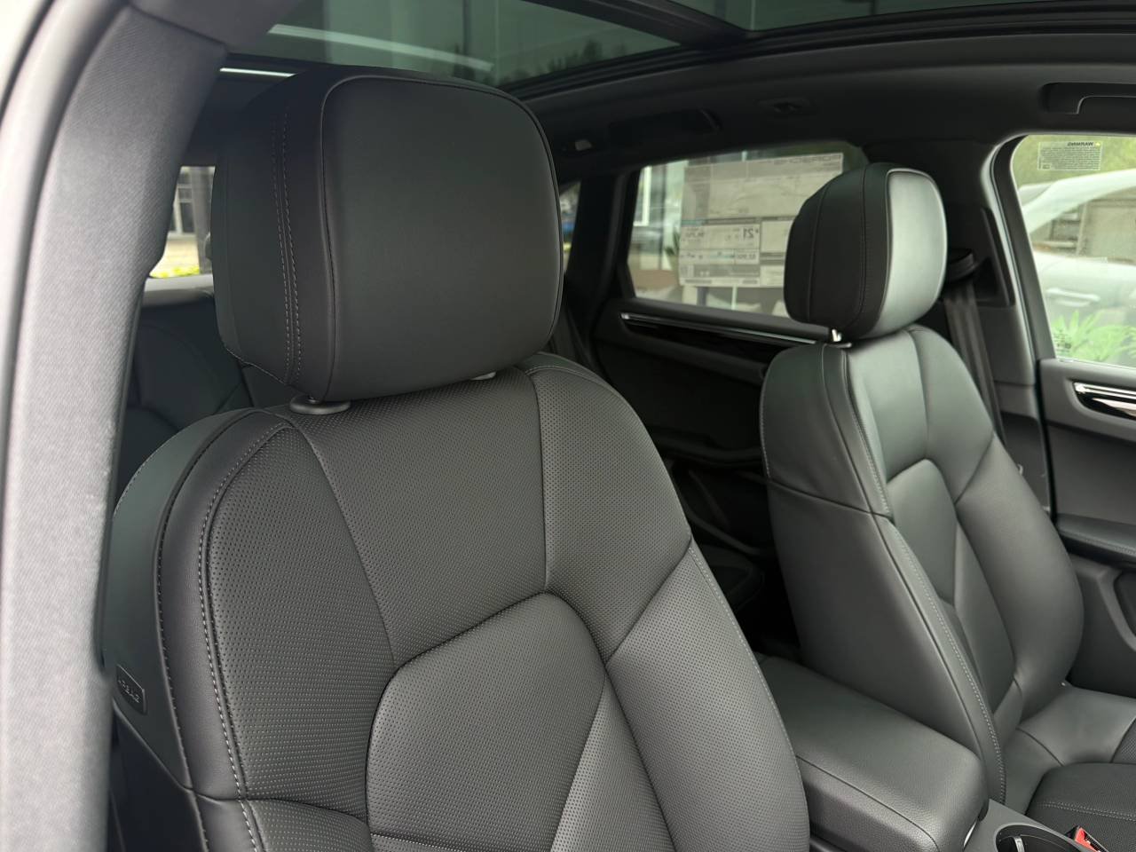 2026 Porsche Macan T - Photo 17