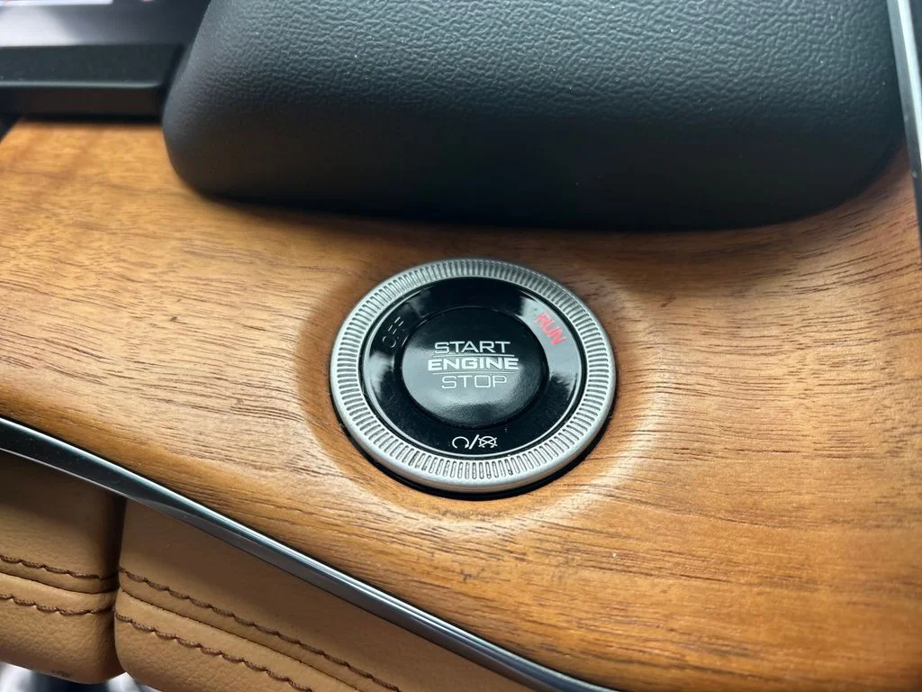 Used 2025 White Jeep Summit Reserve image 18