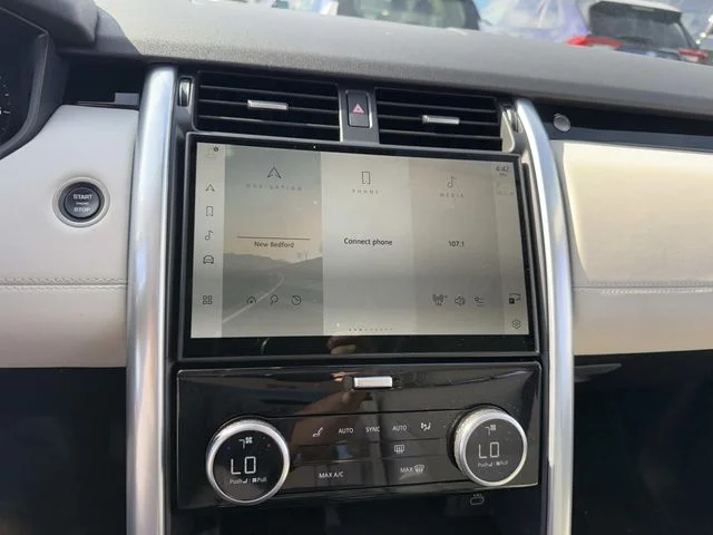 Used 2025 White Land Rover S image 30