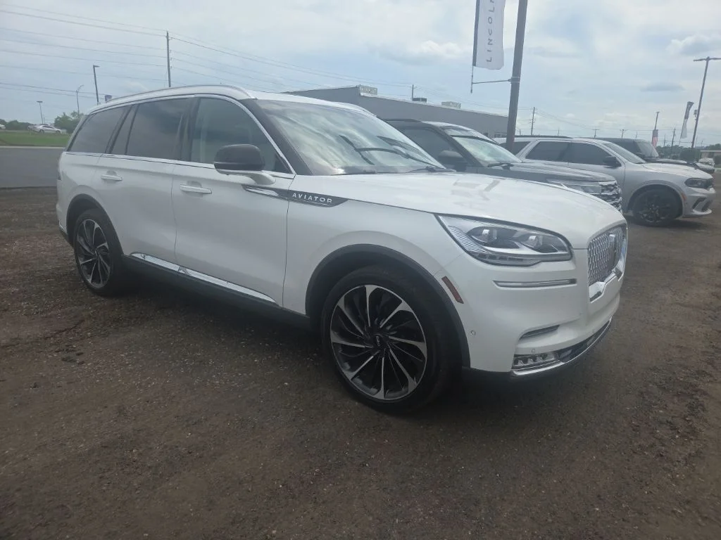 Used 2022 White Lincoln Reserve image 7