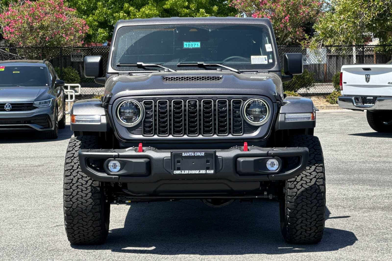 New 2026 Granite Crystal Metallic Clear-Coat Exterior Paint Jeep Rubicon image 9