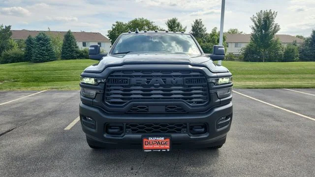 New 2026 Diamond Black Crystal Pearl-Coat Exterior Paint RAM Tradesman image 20