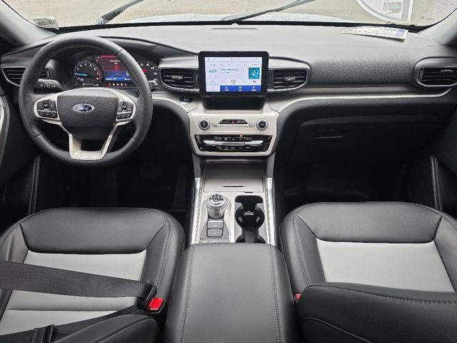 Used 2024 Silver Ford XLT image 2