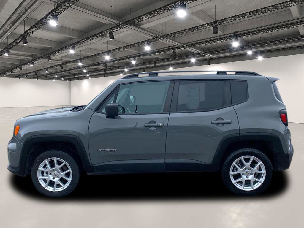 Used 2022 Sting-Gray Clearcoat Jeep Latitude image 4