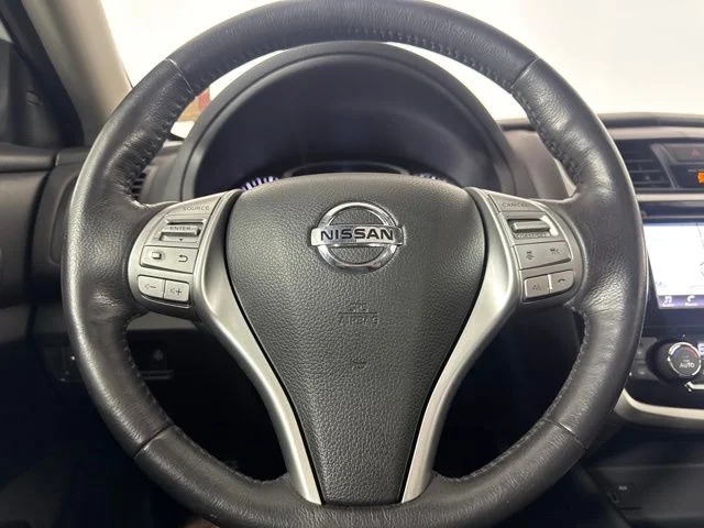 Used 2018 Pearl White Nissan 2.5 SL image 19