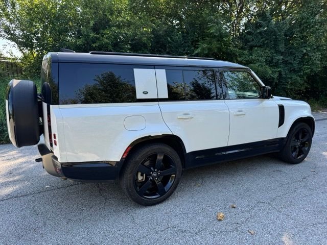 Used 2024 Fuji White Land Rover X-Dynamic SE image 5