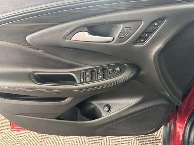 Used 2019 Red Buick Essence image 17