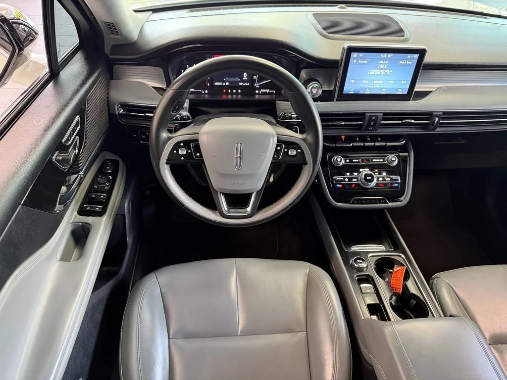 Used 2022 White Lincoln Standard image 13