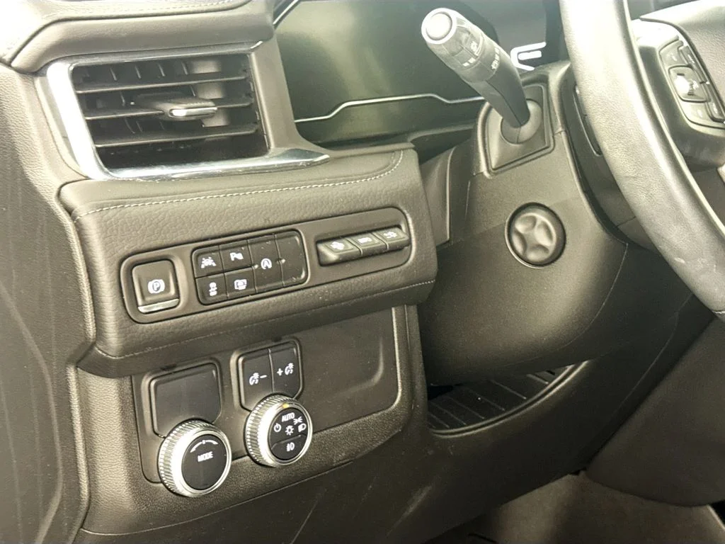 Used 2023 White GMC Denali image 10