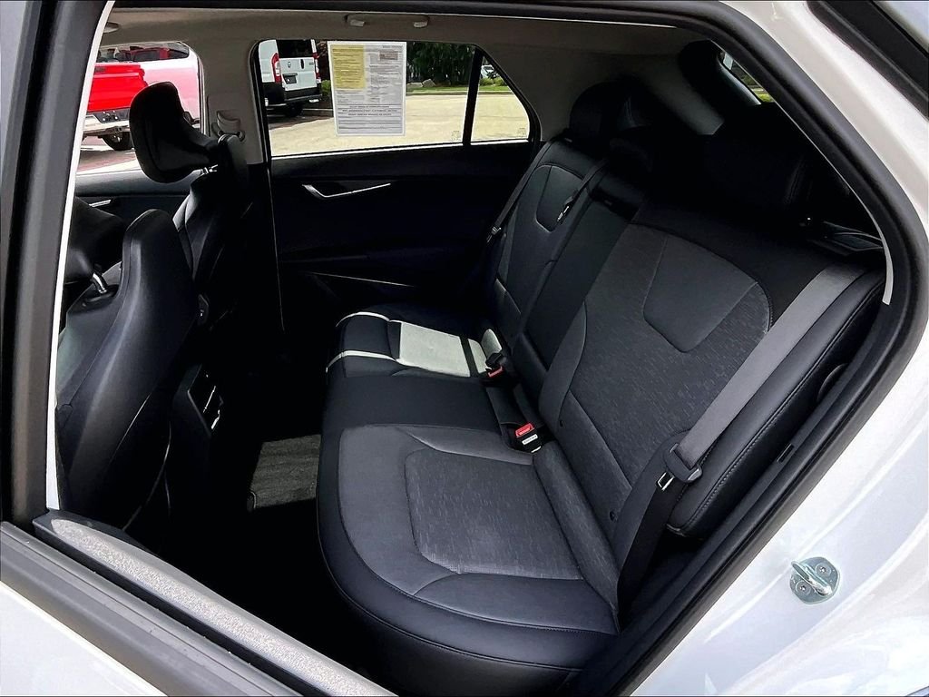 Used 2023 White Kia Wave image 15