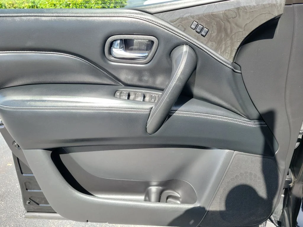 Used 2021 Black INFINITI LUXE image 23