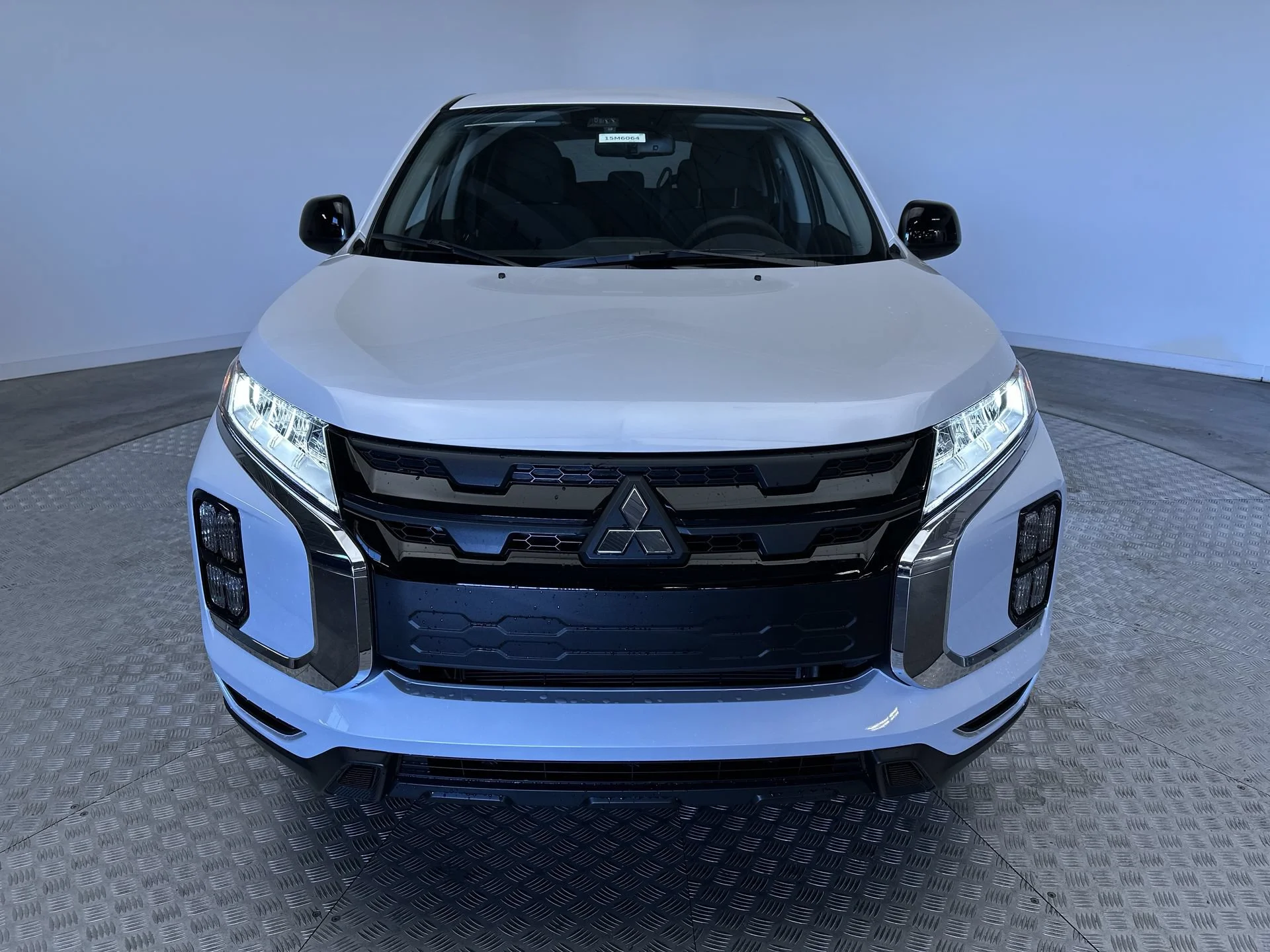 New 2026 White Diamond Mitsubishi LE image 27