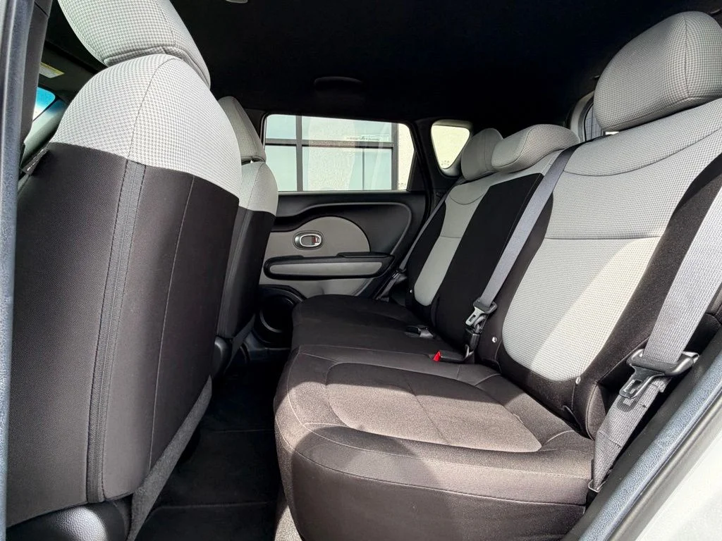 Used 2016 Silver Kia Base image 22