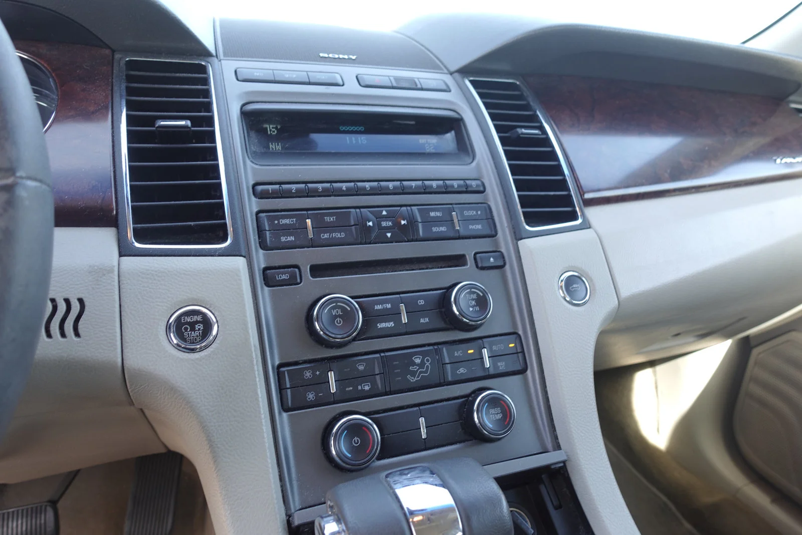 Used 2012 White Suede Ford SEL image 19