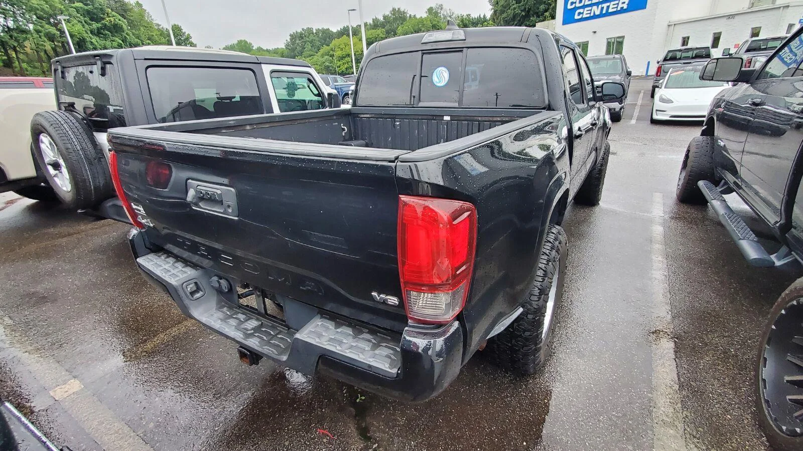 Used 2018 Midnight Black Metallic Toyota SR image 9
