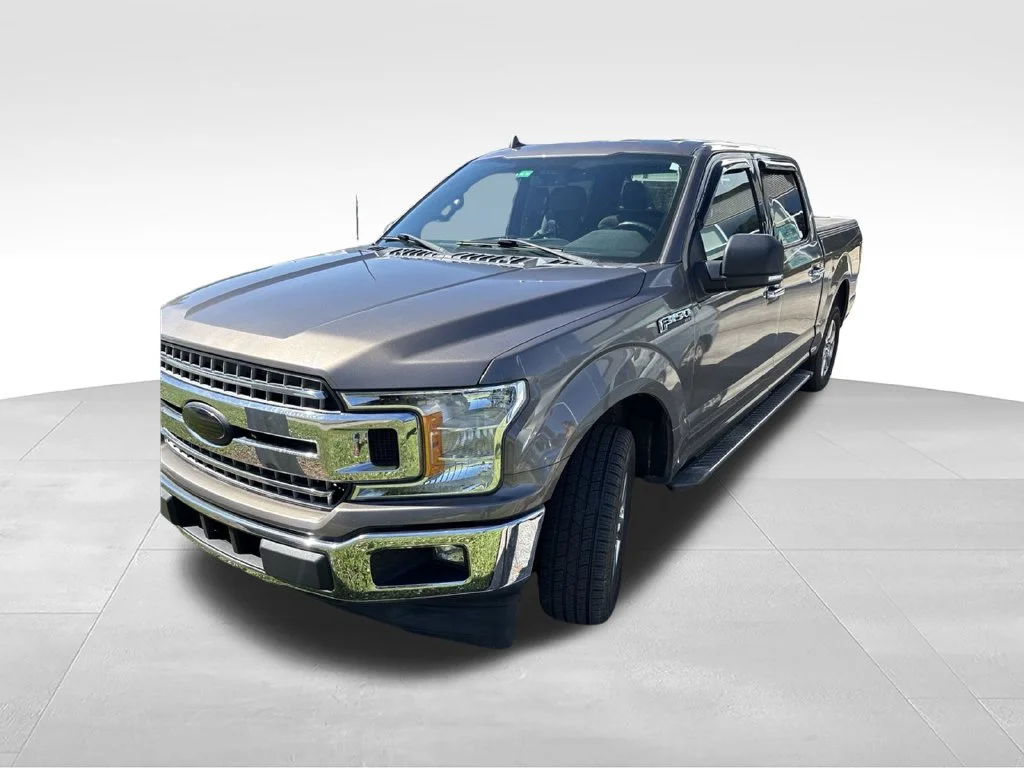 Used 2018 Gray Ford XLT image 2