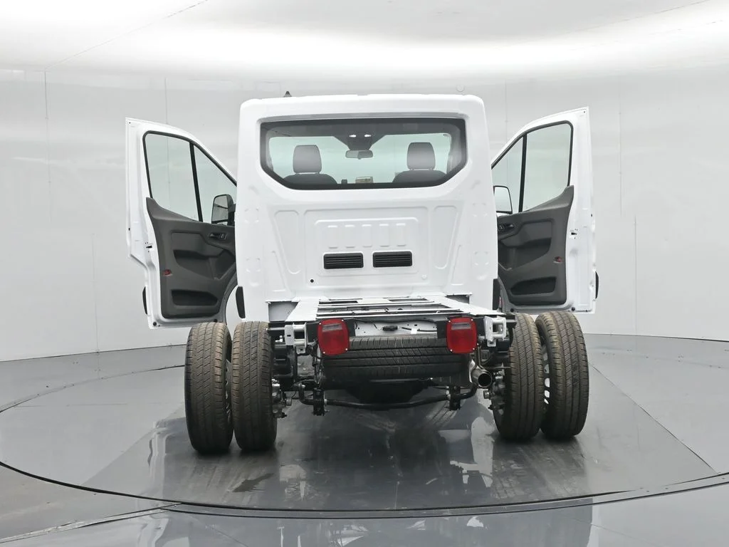 New 2026 Oxford White Ford Base image 25