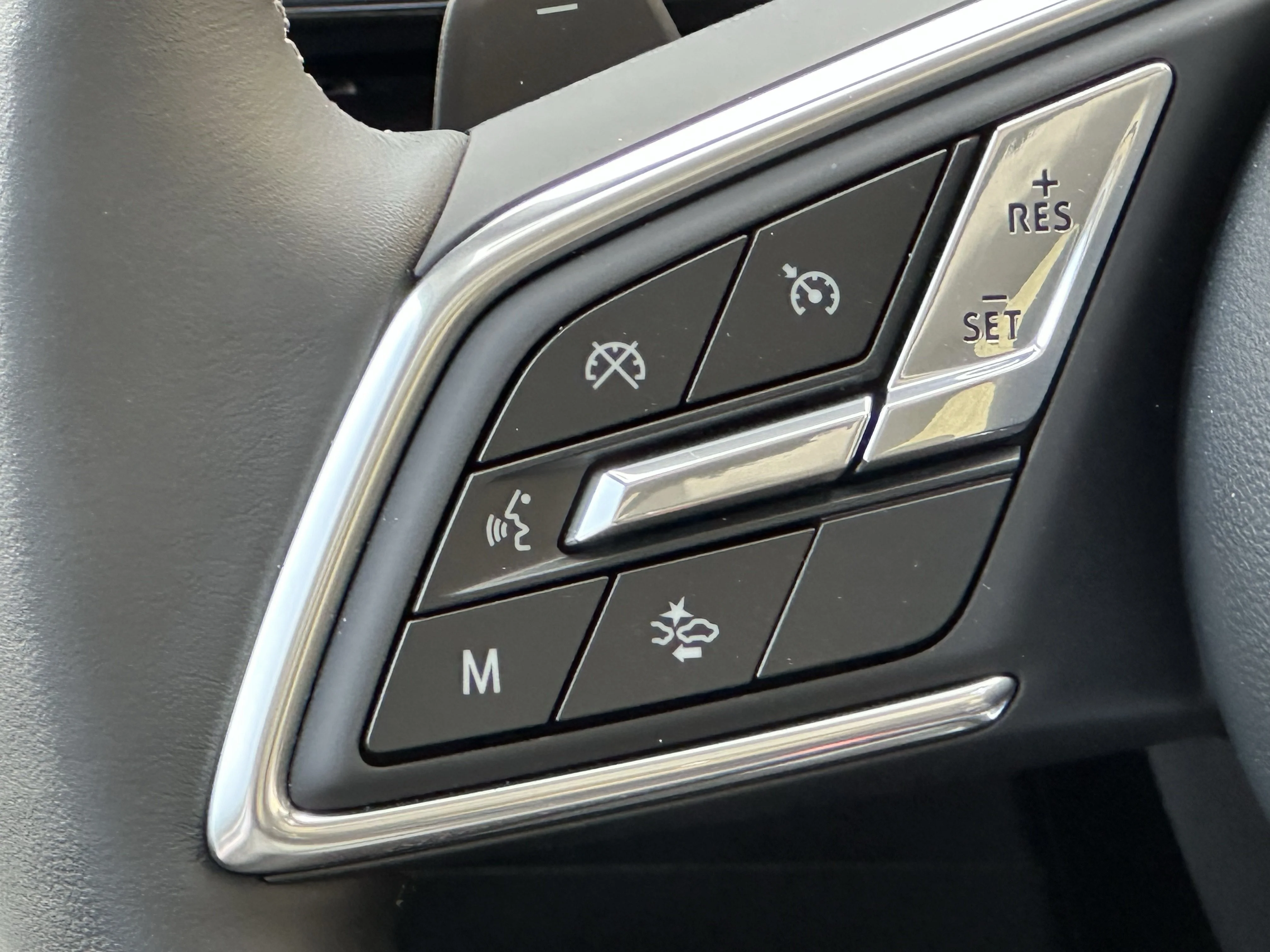 New 2026 Iridescent White Tricoat Buick Avenir image 11