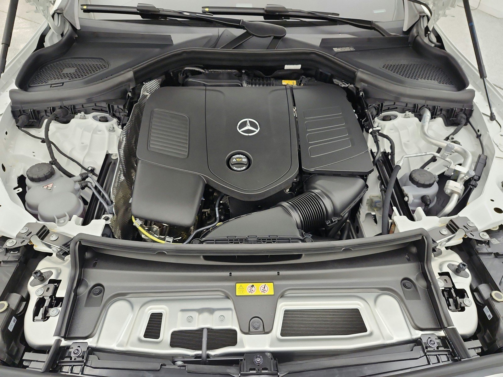 New 2027 Polar White Mercedes-Benz GLC 300 SUV image 33
