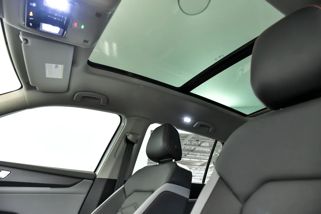 New 2026 White/off-white Volkswagen 2.0T Peak Edition image 7