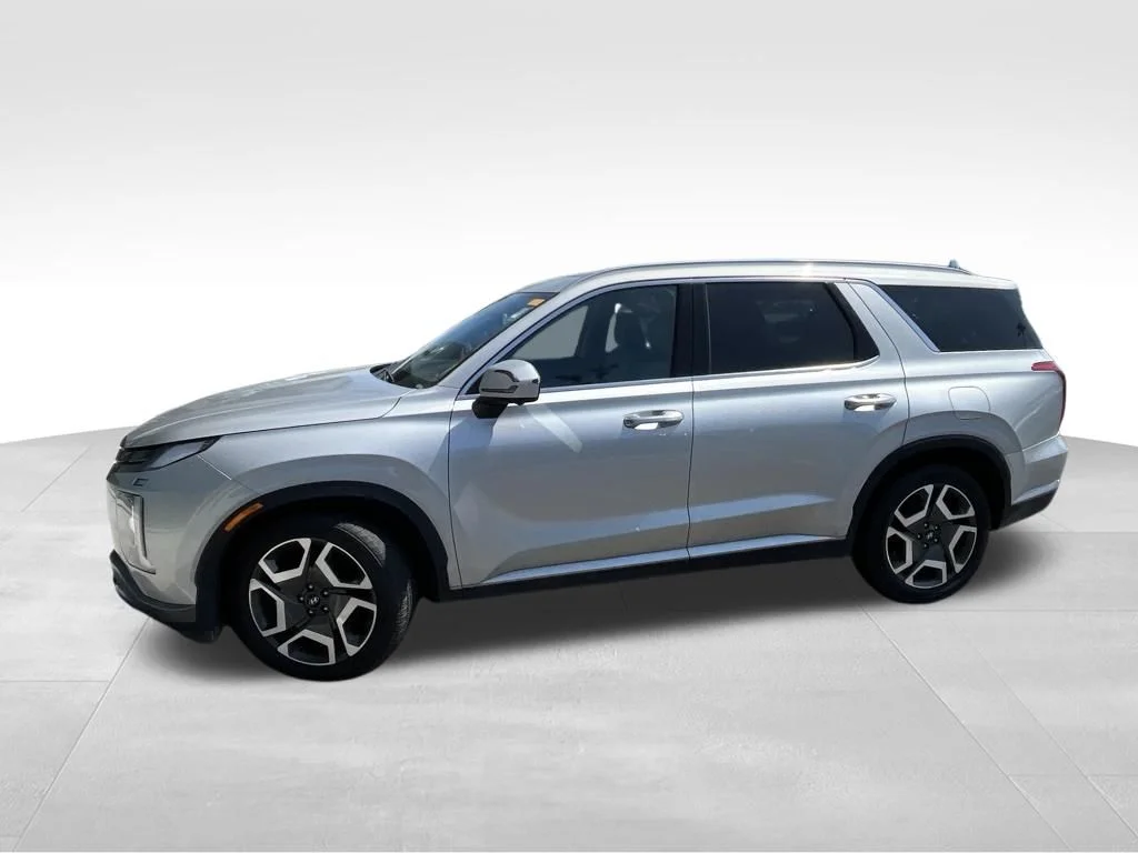 Used 2024 Silver Hyundai SEL image 4