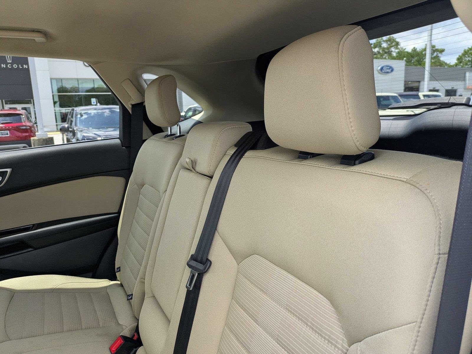 Used 2019  Ford SEL image 27