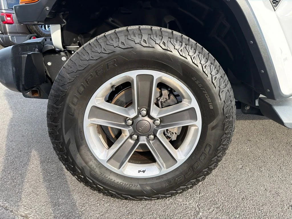 Used 2020 White Jeep Unlimited Sahara image 11