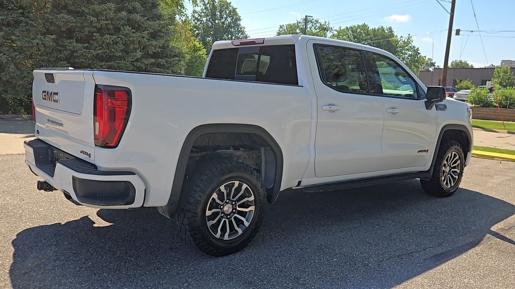 Used 2022 White GMC AT4 image 29
