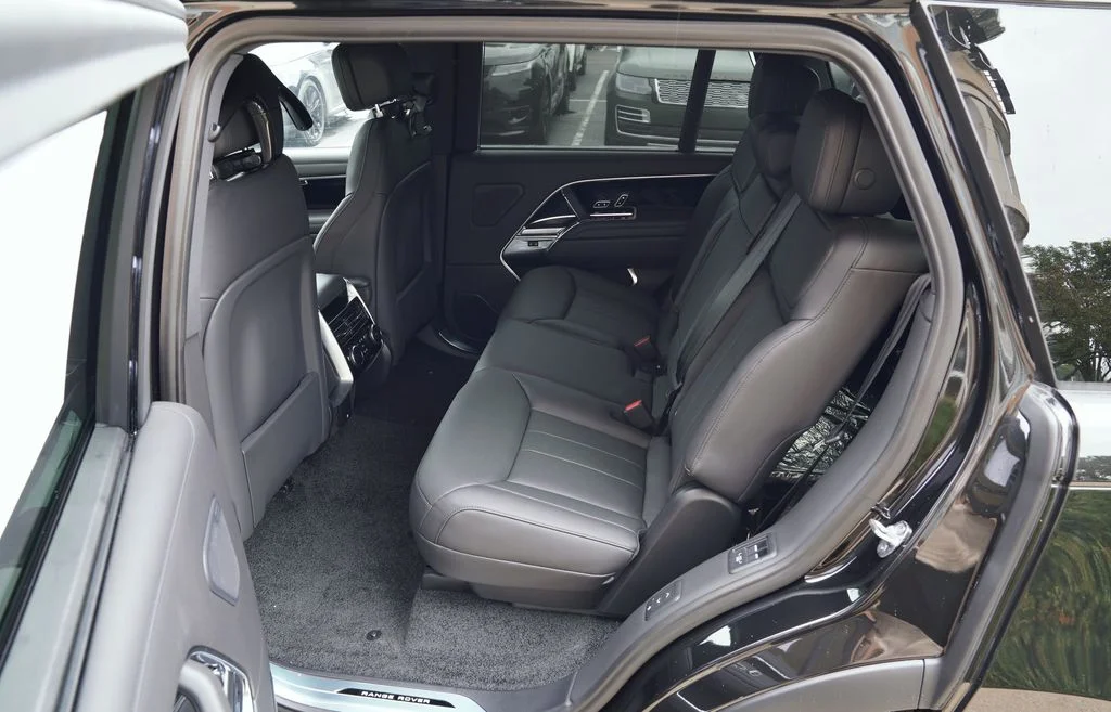 New 2026 Santorini Black Land Rover SE image 36