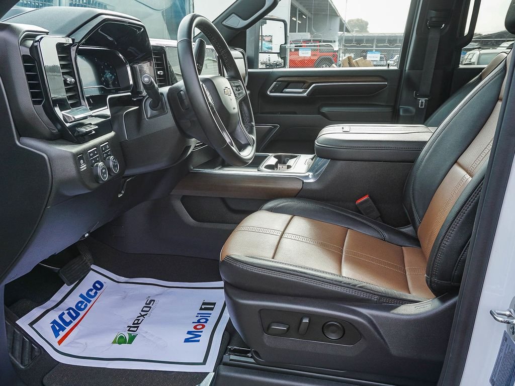 Used 2025 Beige Chevrolet High Country image 17