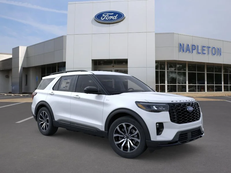 New 2026 Star White Metallic Tri-Coat Ford ST-Line image 7
