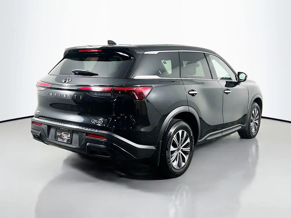 Used 2023 Black INFINITI PURE image 7