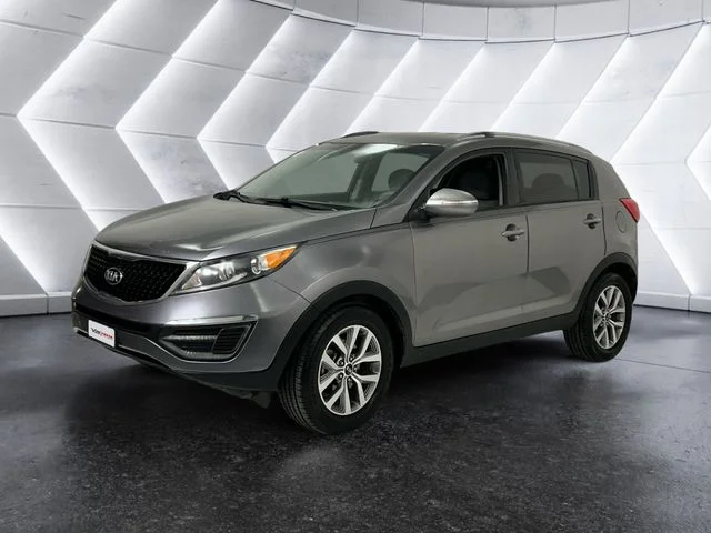 Used 2015 Silver Kia LX image 3