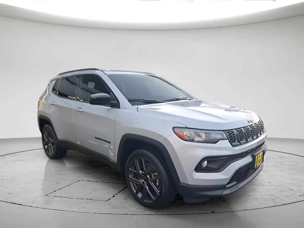 New 2026 Silver Zynith Metallic Clear-Coat Exterior Paint Jeep Latitude image 7